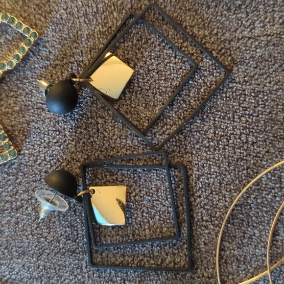 Earrings - Picture 4 of 6